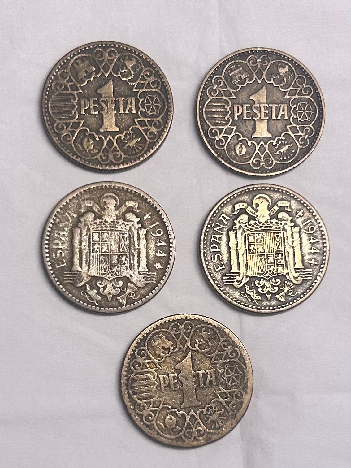 5 monedas de 1 peseta del año 1944
