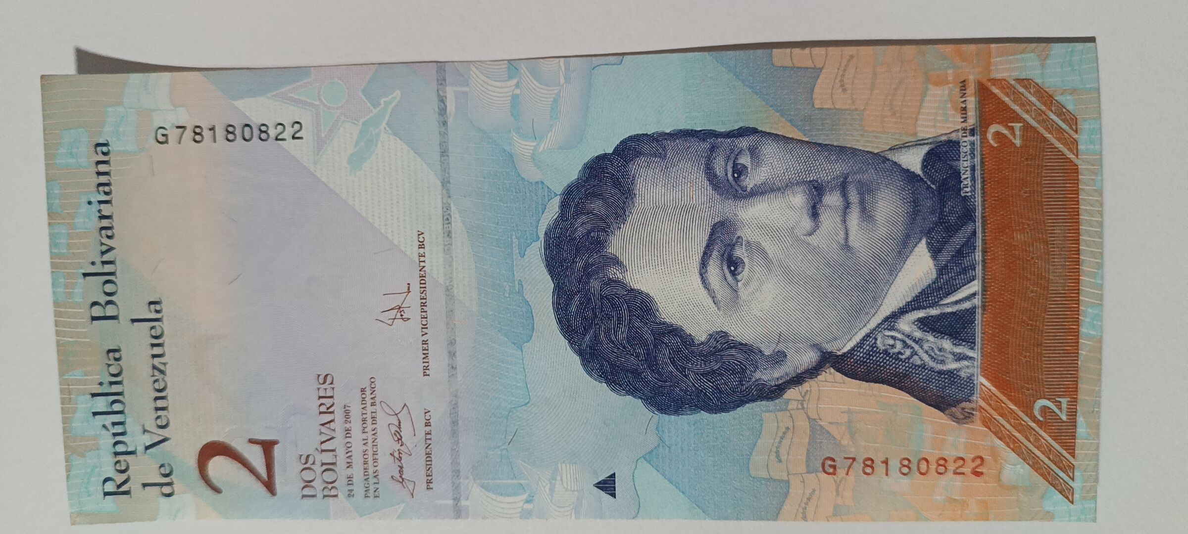 Lote de billetes venezolanos de 2 bolívares año 2007