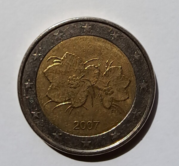 Moneda 2 € con error en el bimetal. Año 2007.