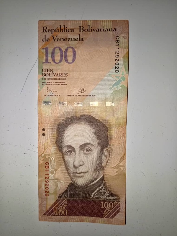 4 Billetes de 100 Bs.