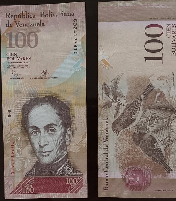 Billete de 100 bolivares fecha: 05 de noviembre del 2015