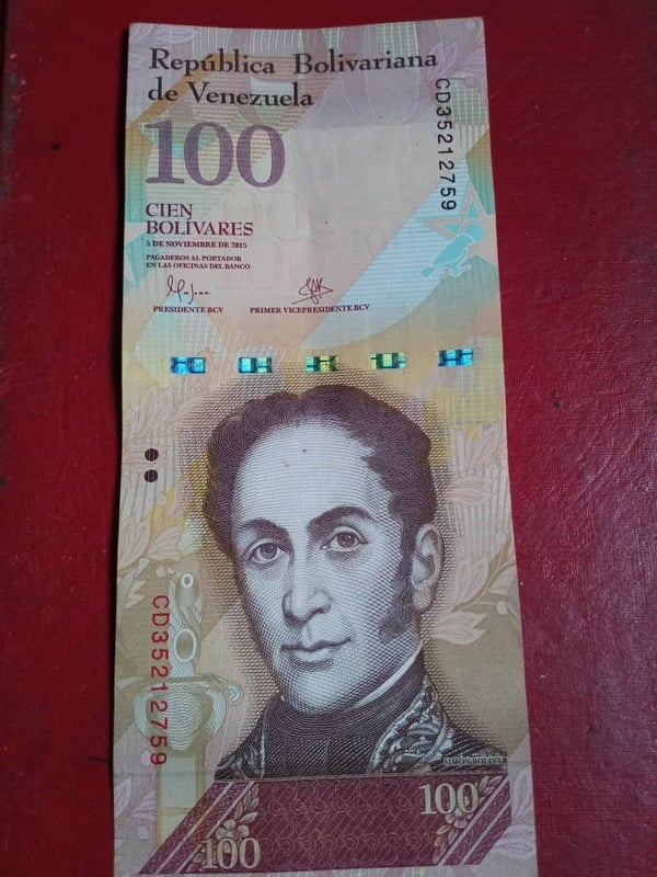 100 bolivares