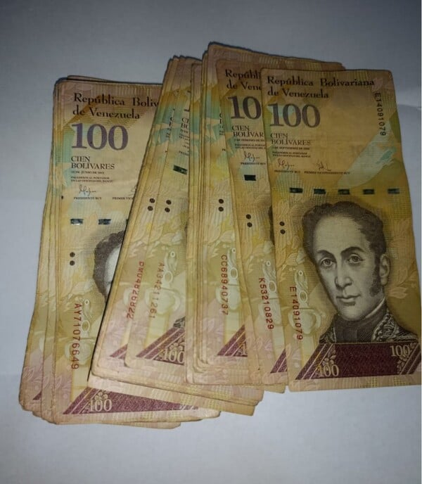 BILLETE 100 BOLIVARES VENEZOLANOS