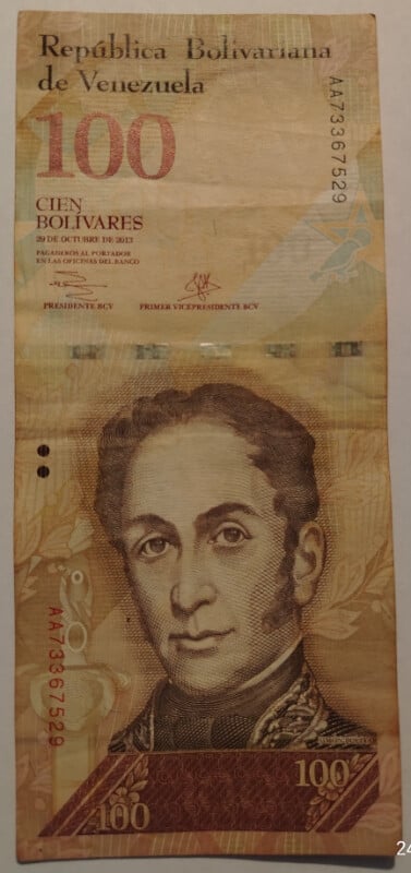100 bolívares 2013