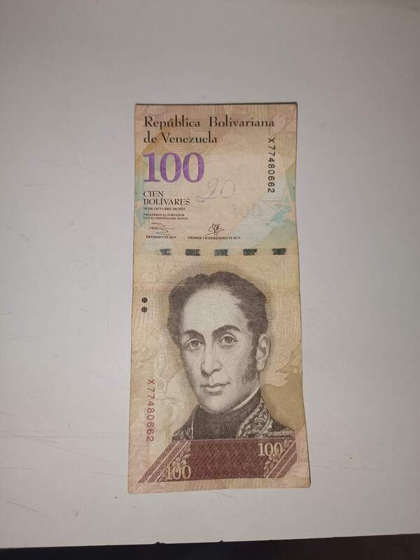 Billete de 100 bolivares fecha 29/10/2013