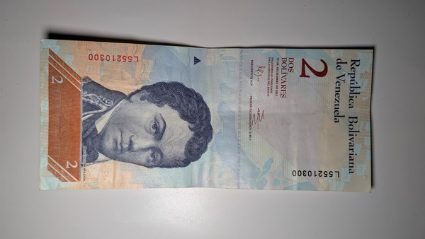 2 bolívares