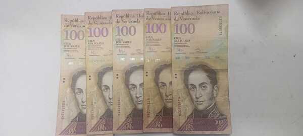Billete de cien bolívares emitidos el 3-2-2011
