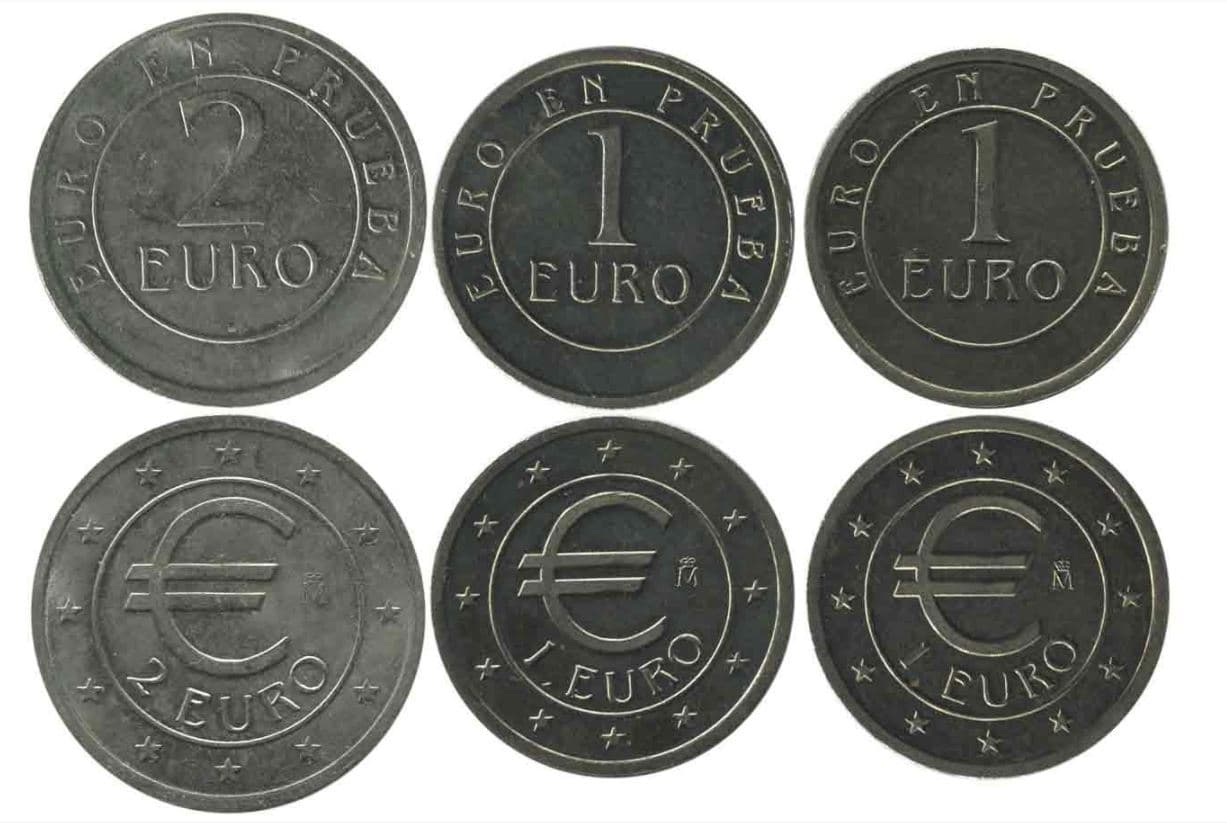<p><strong>Antes do lançamento do euro em 2002</strong>, os países realizaram testes-piloto para verificar o funcionamento da moeda, simulando a sua utilização. Para o efeito, foram emitidas moedas de teste por ocasião dos ensaios do euro. Em Espanha, um dos mais famosos foi o teste de Churriana (Málaga).</p>