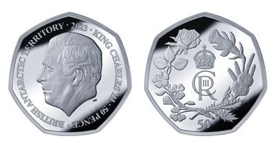 50 pence (Ascensão do Rei Carlos III)