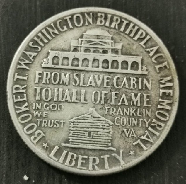 Foto 2 Moeda não identificada: Medio dólar del año 1946.