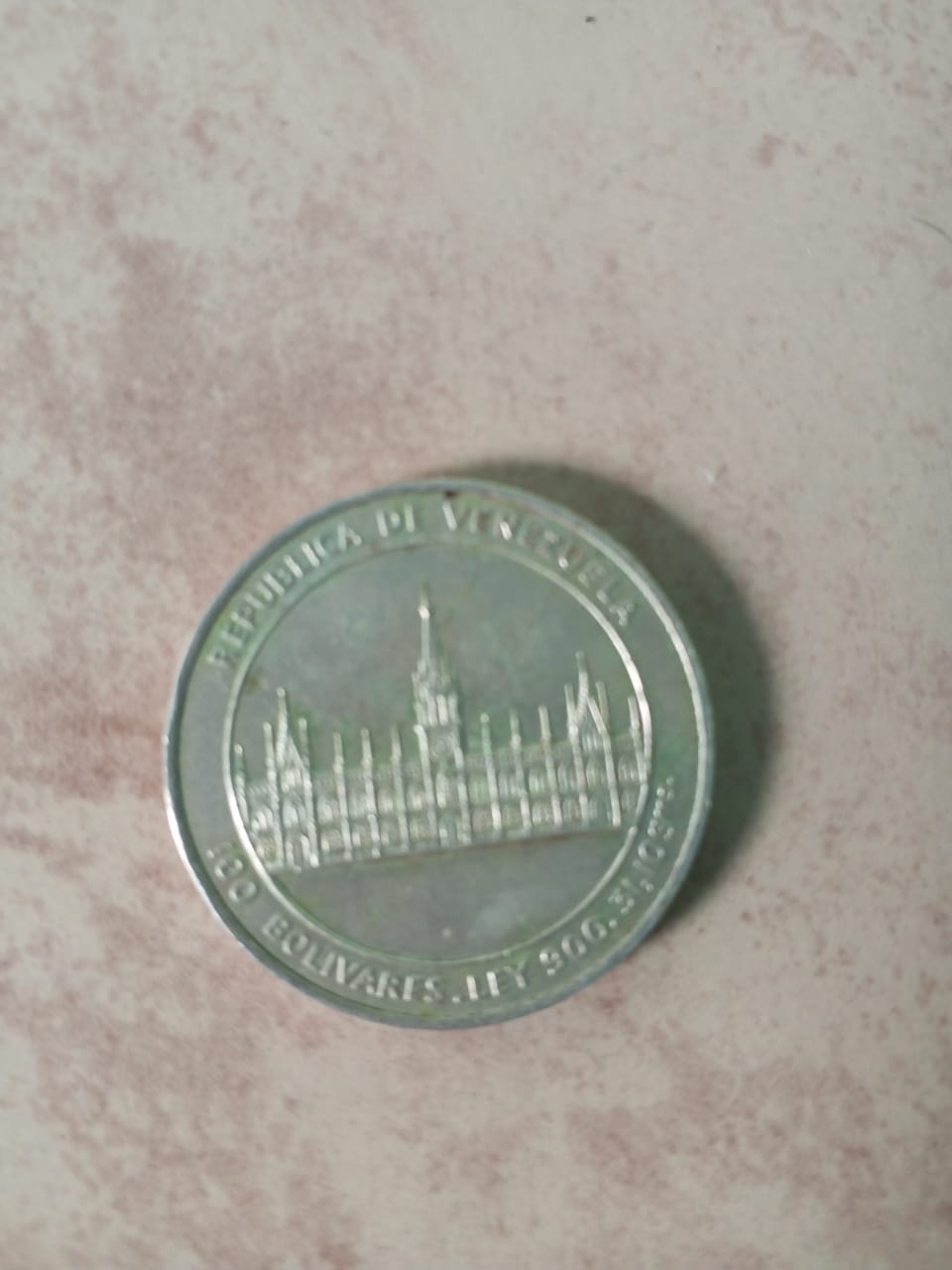 Foto 2 Moeda não identificada: moneda bicentenario del nacimiento de José María Vargas