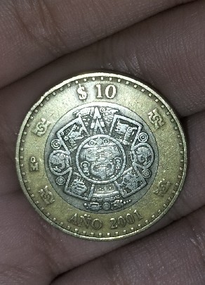 Foto 2 Moeda não identificada: “Moneda de $10 pesos 2001 – ¿Tiene algún valor especial?”