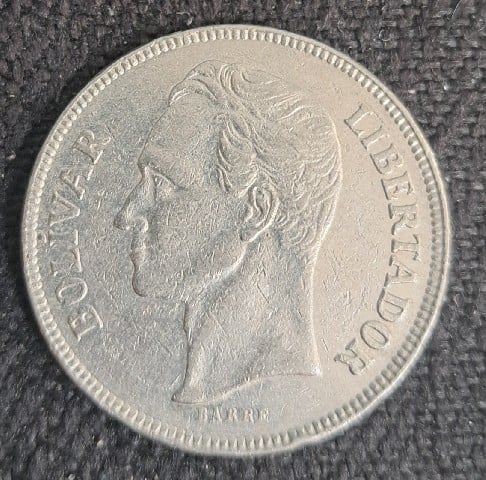 Foto 1 Moeda não identificada: 5 Bolívares
