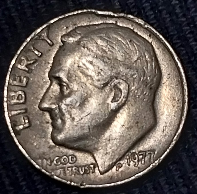 Foto 1 Moeda não identificada: Erro idêntico a do ano de 1965