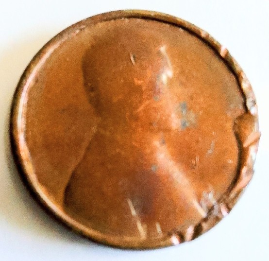 Foto 1 Moeda não identificada: 1 centavo creo habría que ver la fecha de acuñación.